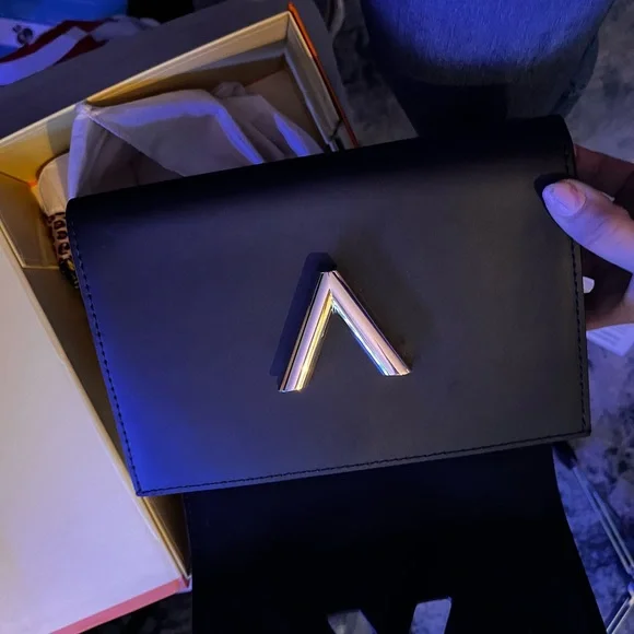 This is a limited edition of Louis Vuitton Twist. 2008. Dust bag, box included. - Picture 5 of 10